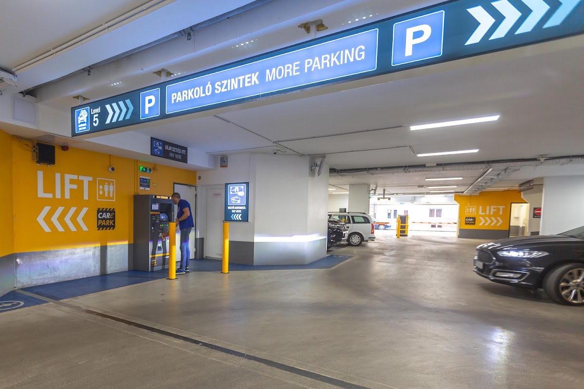 Care Park Zichy parking house