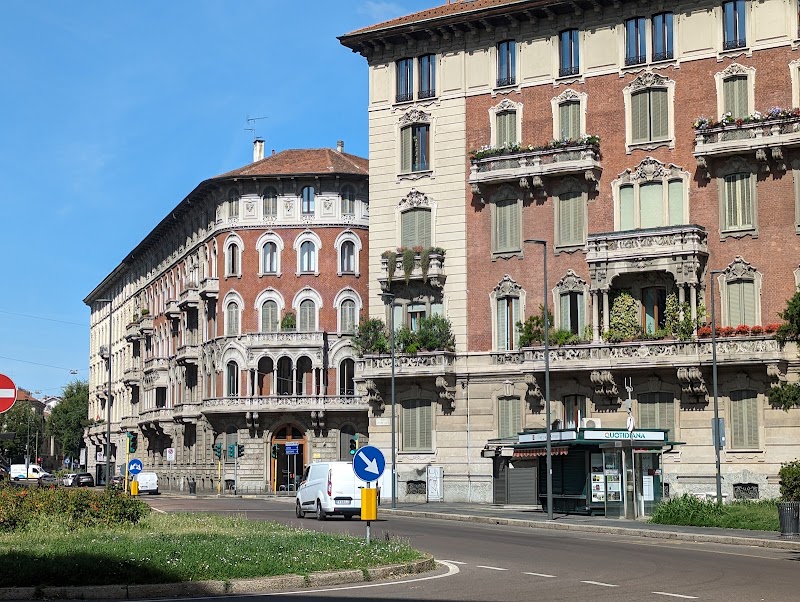Carico e scarico bus turistici Cenacolo