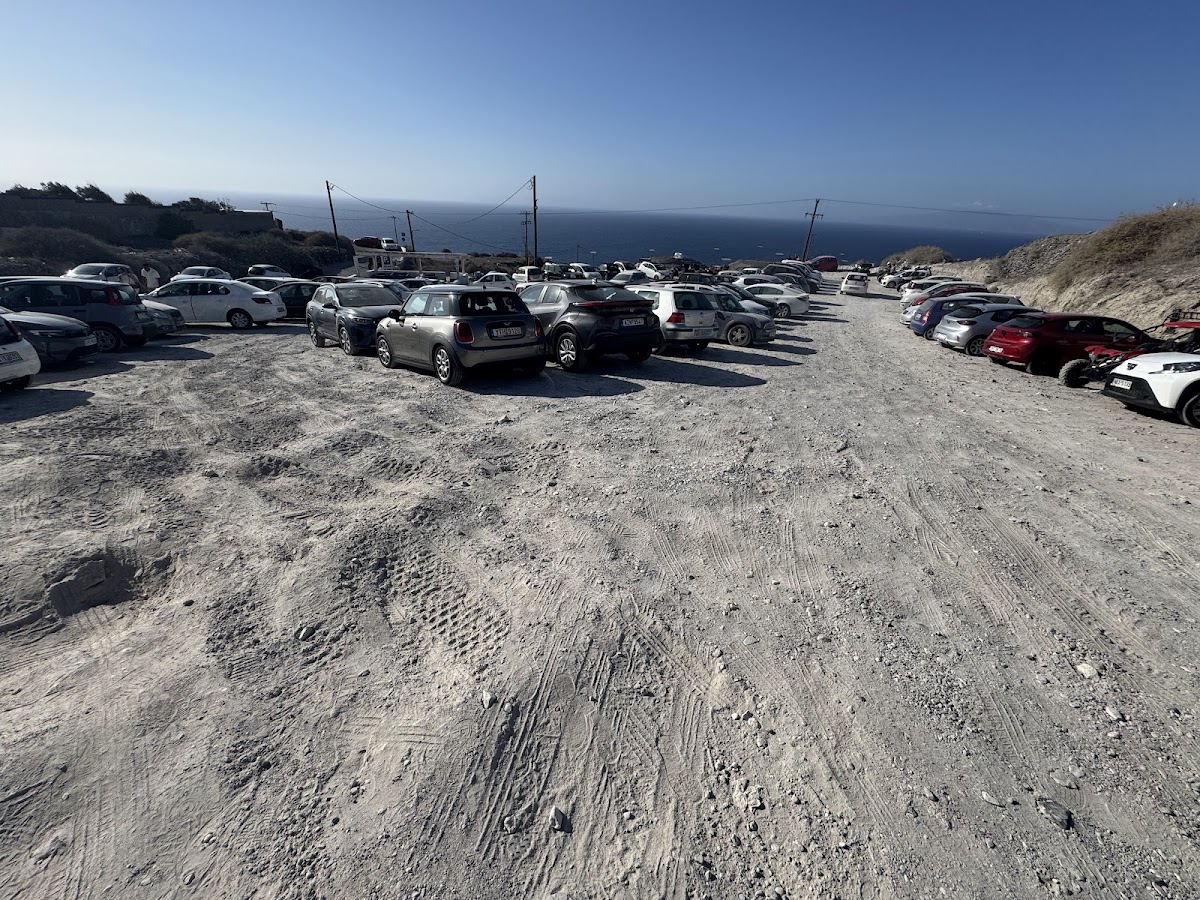 Free Oia parking