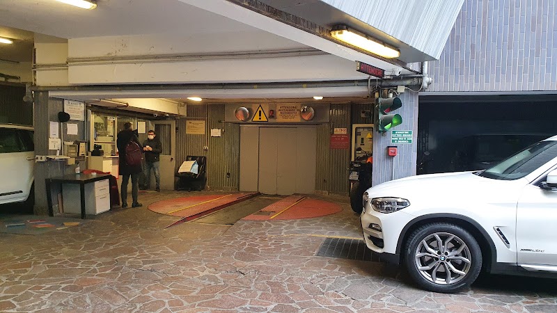 Garage2000 - Parcheggio Moscova/Brera