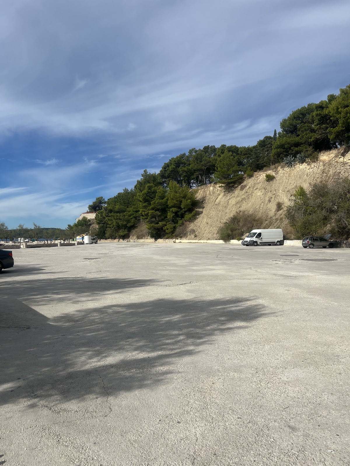 Kaštelet Beach Parking