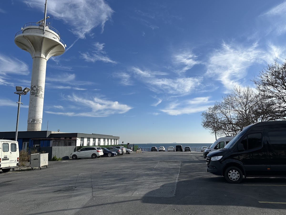 LIGHTHOUSE ON SEA parking lot