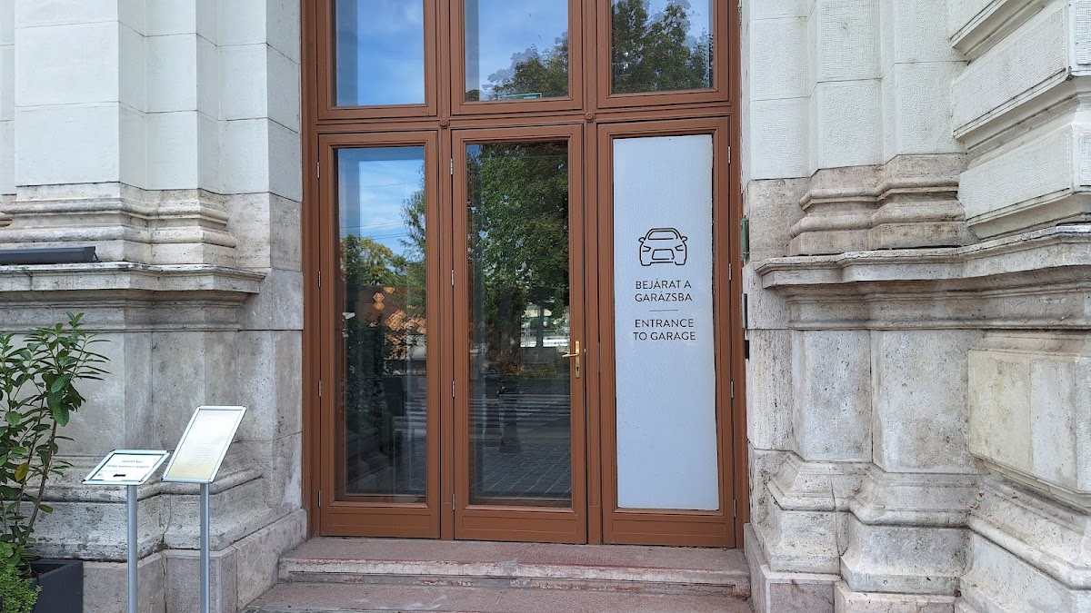 MÉLYGARÁZS VÁRKERT BAZÁR