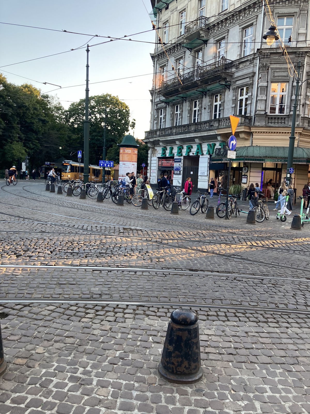 Miejsce parkingowe dla rowerów (lokacija 2)