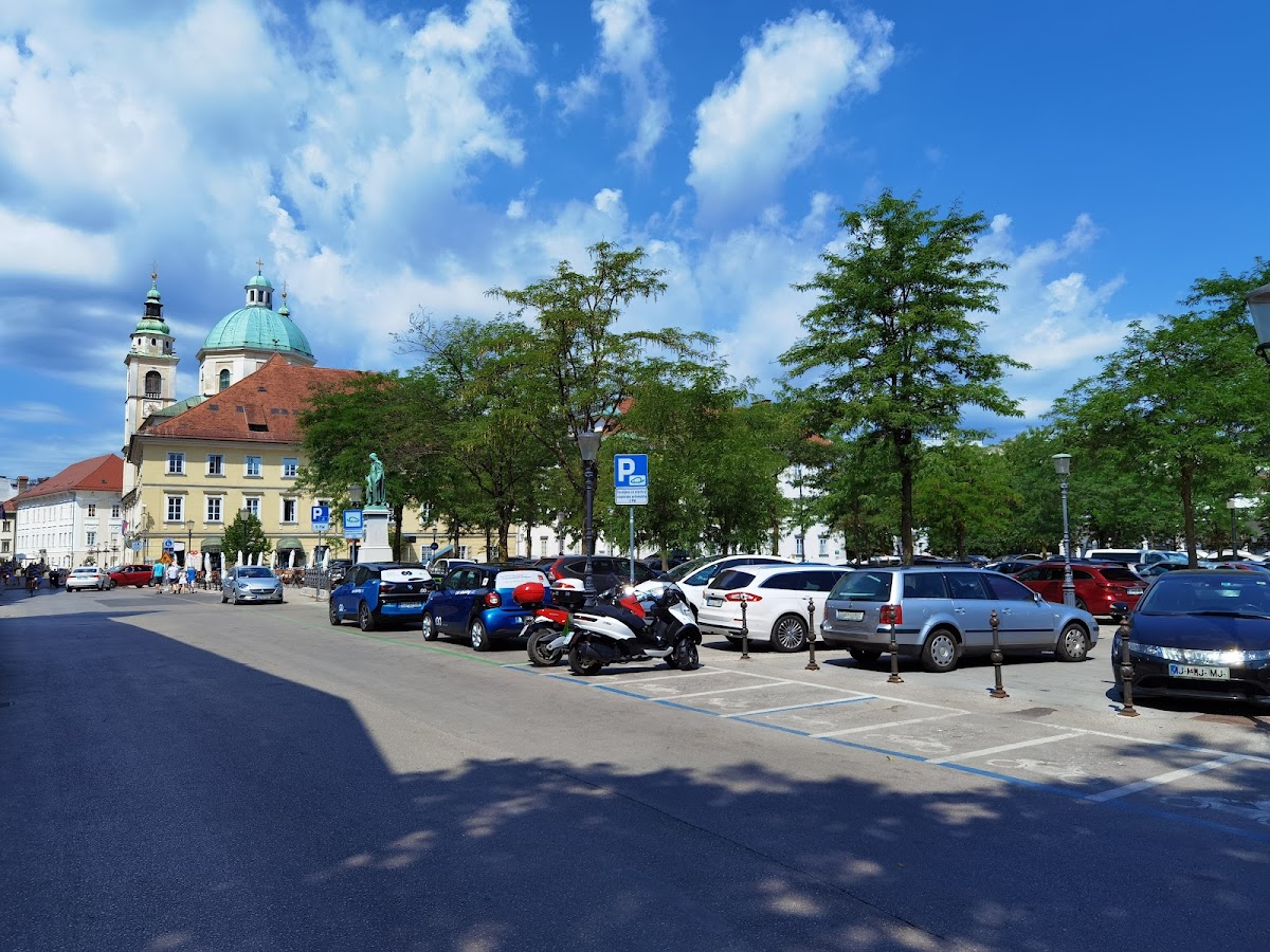 Moto Parkirišče Ciril Metodov trg