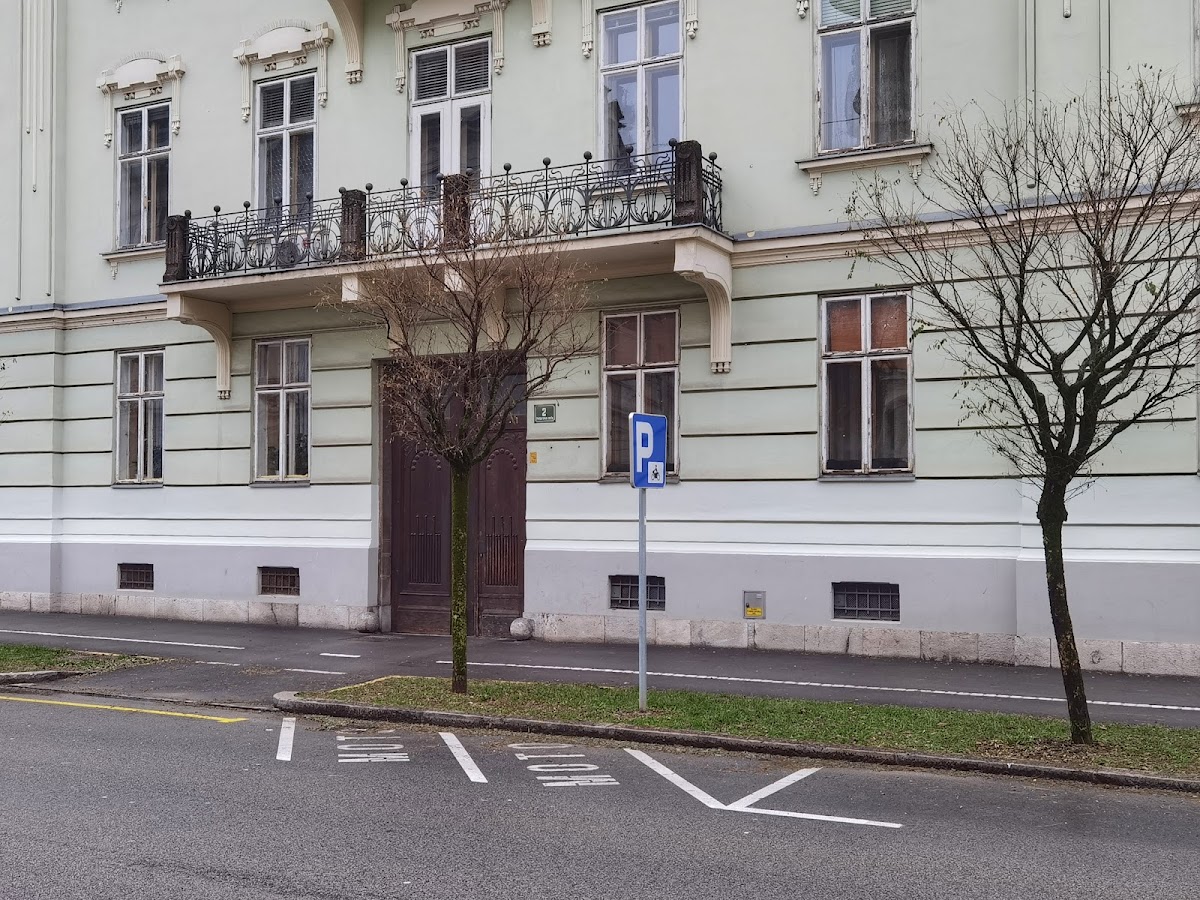 Moto parkirišče Prešernova