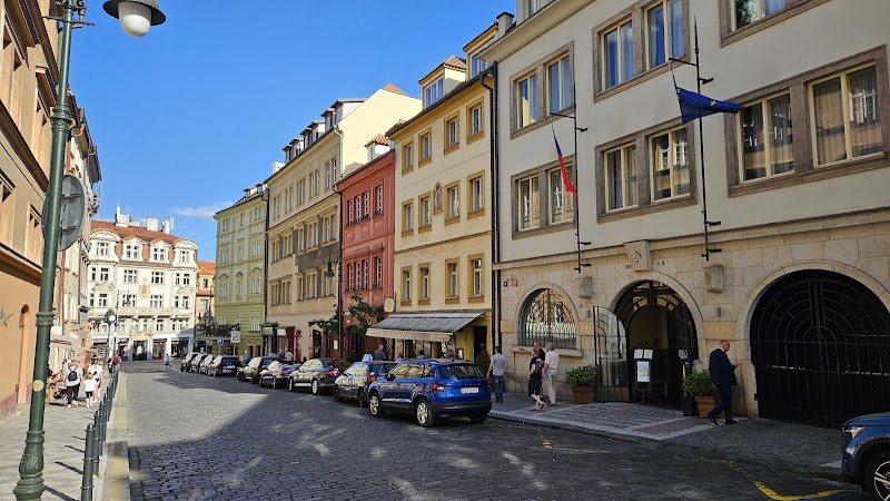 MR.PARKIT - Parking Aria Prague - Tržiště 368/9