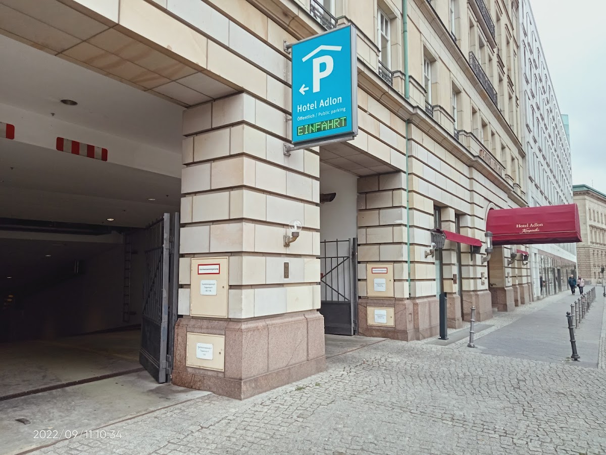 Parkhaus - Adlon Kempinski