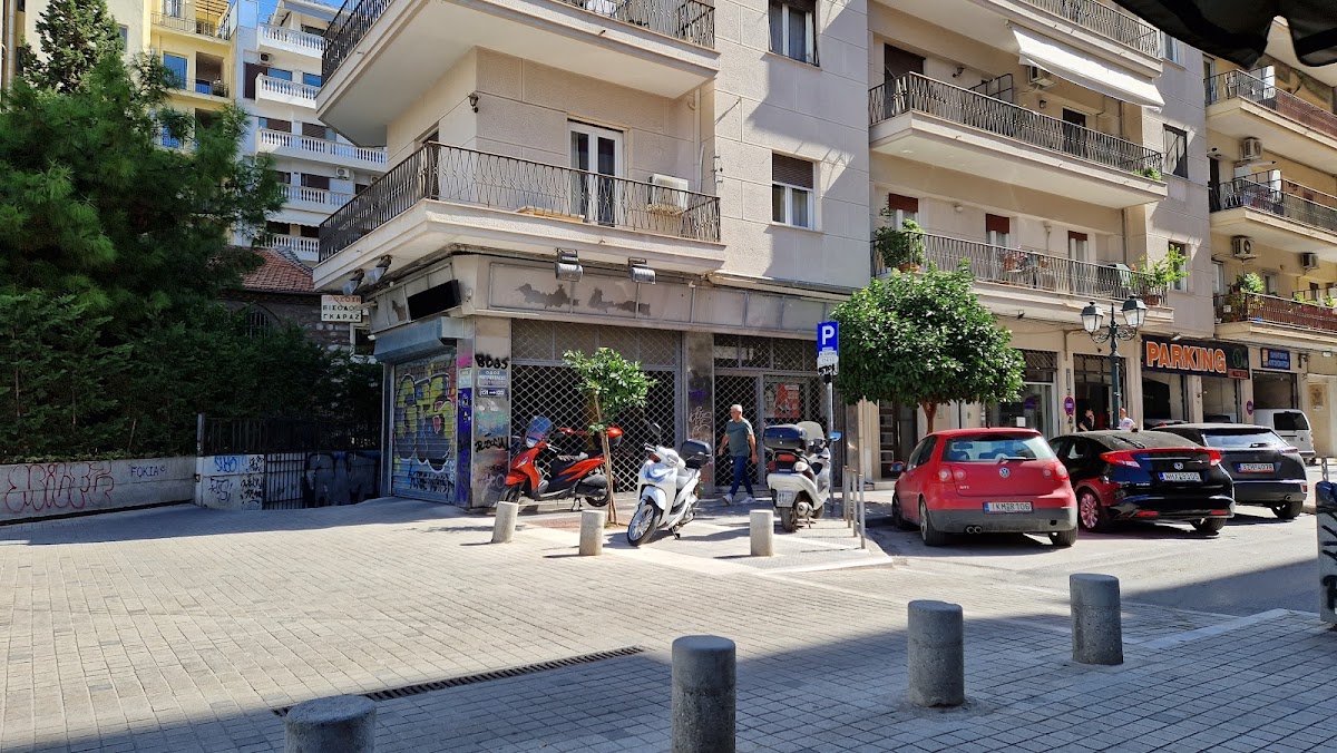 Parking Μητροπόλεως 121