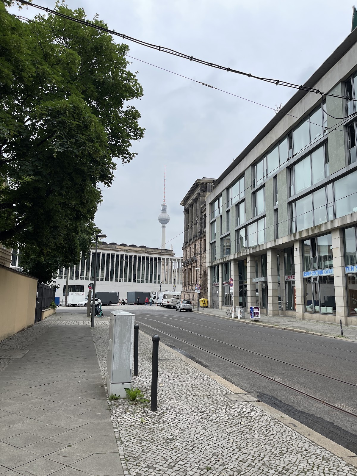 Dorotheenstraße 18 Parking