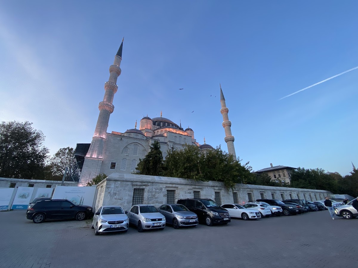 Sultanahmet Vakfı Otoparkı