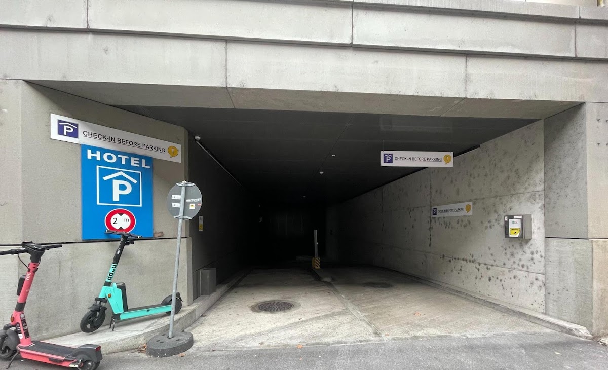 Parking Ibis Style & Adagio — ShareP