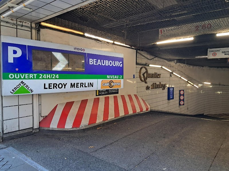 Parking Indigo Paris Beaubourg Horloge