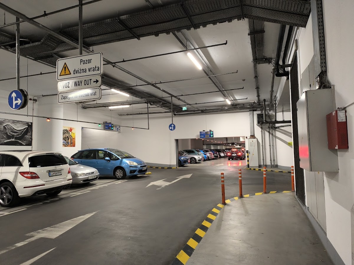 Parking Kongresni trg