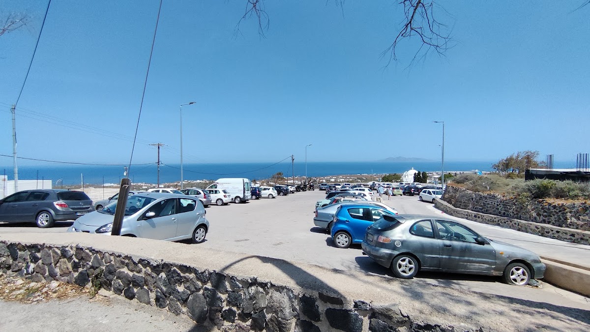 Parkplatz Fira Kirche