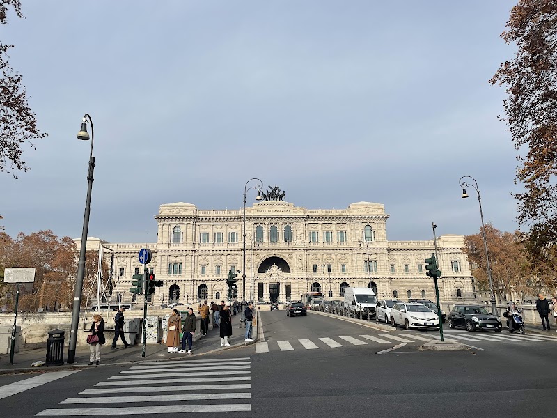 Piazza di Ponte Umberto I Parking
