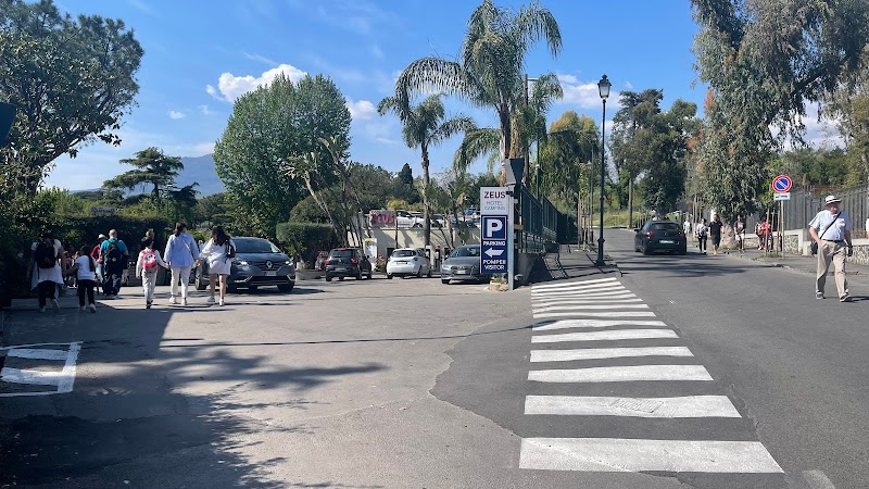 Pompei Parking Zeus