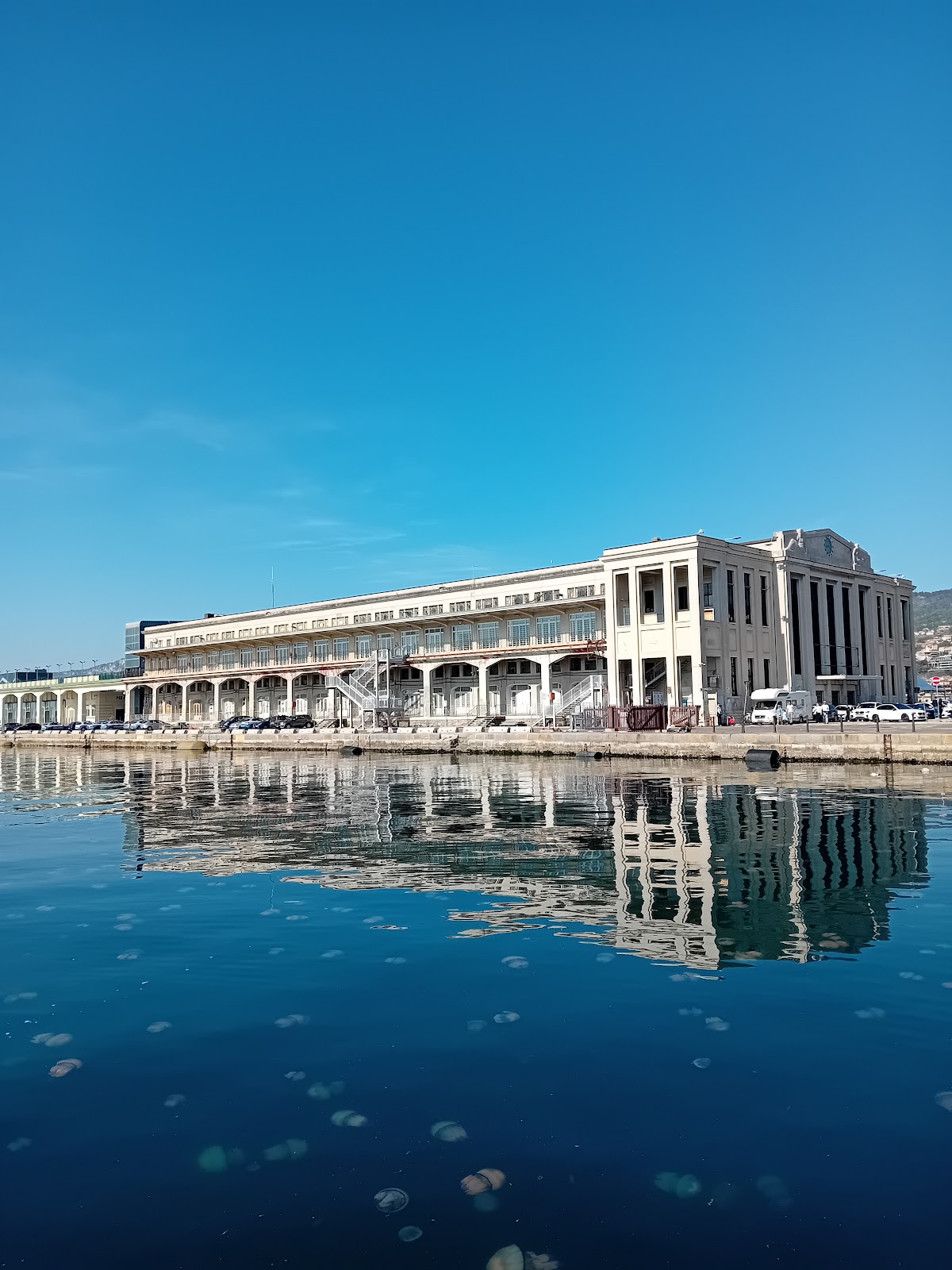 Riva Nazario Sauro, 5 Parking