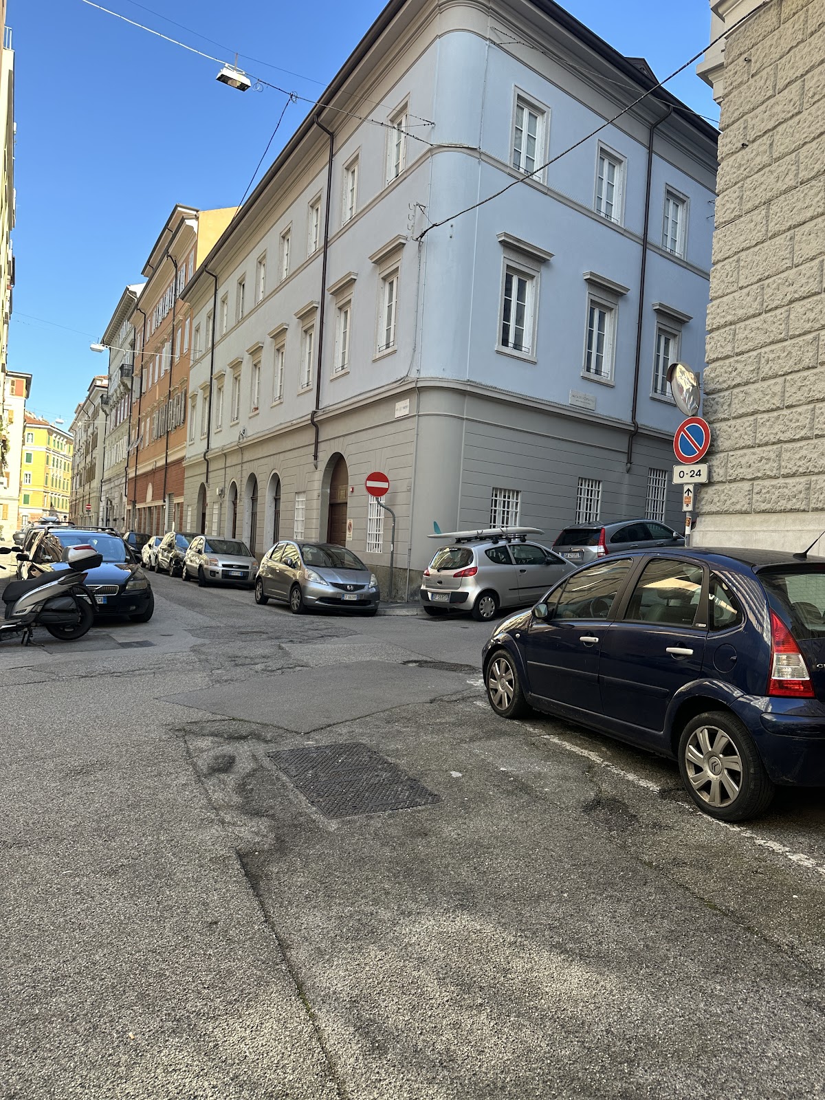 Salita dei Montanelli Parking