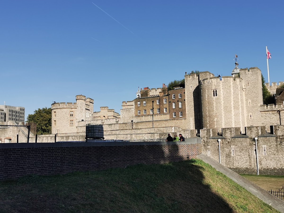 Tower Hill Pedestrian Entrance