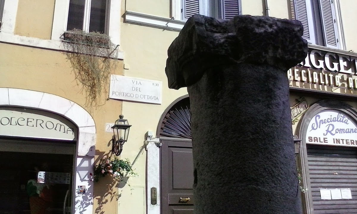 Via del Portico d'Ottavia Parking