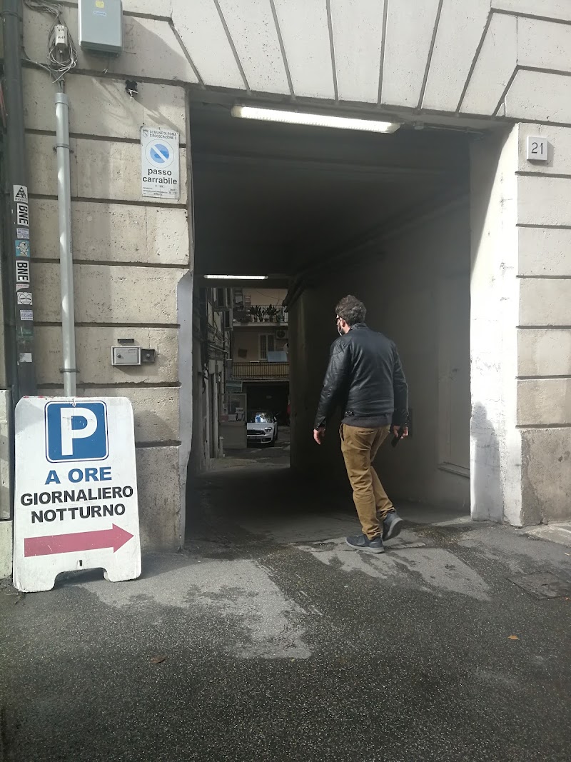 Via Paola, 21 Garage