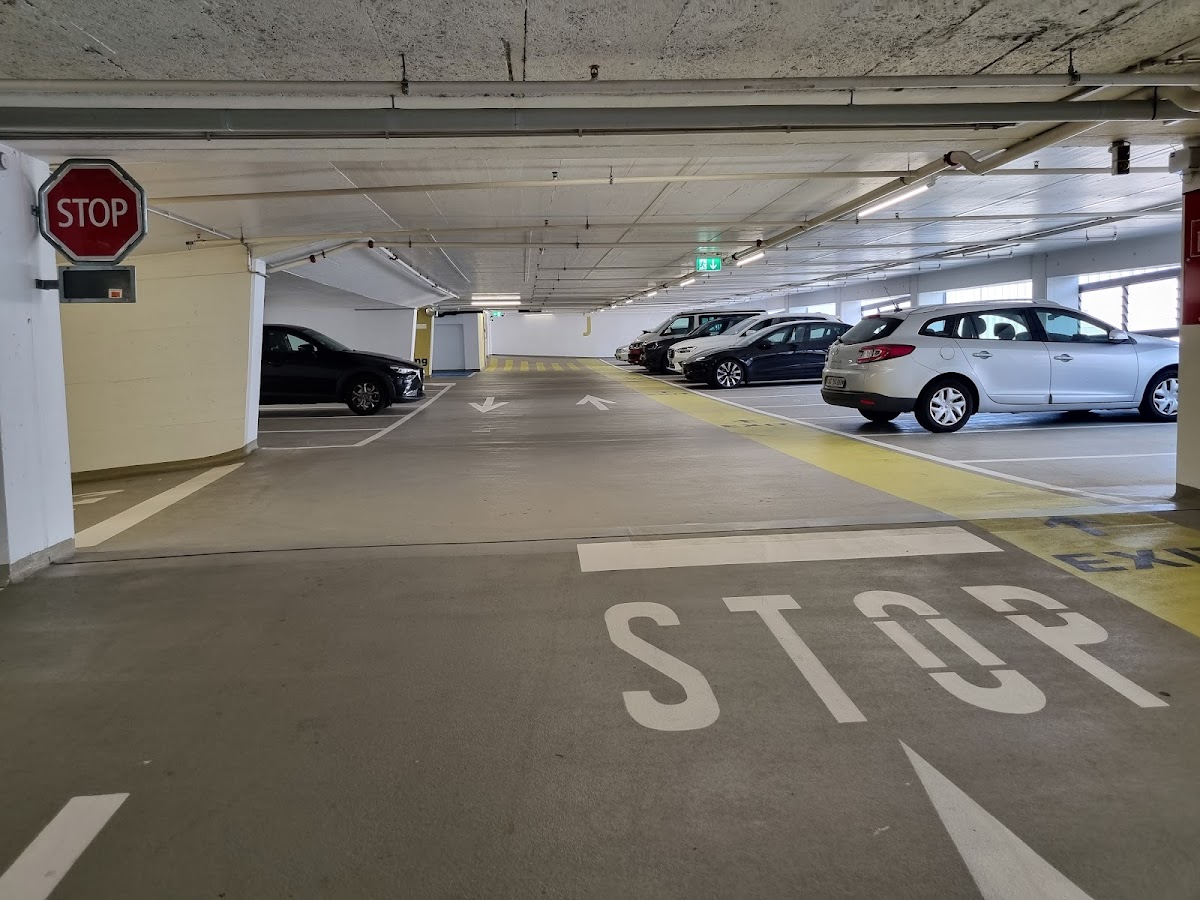 Zürichstrasse 35 Parking