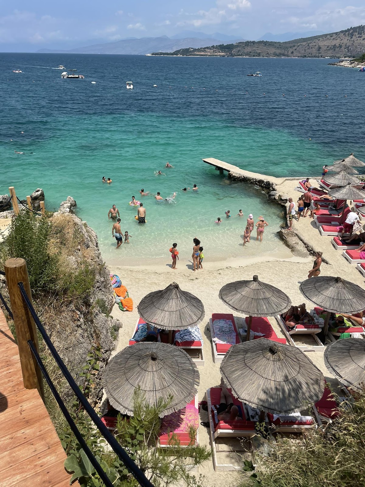 Bora Bora plaža (Ksamil)