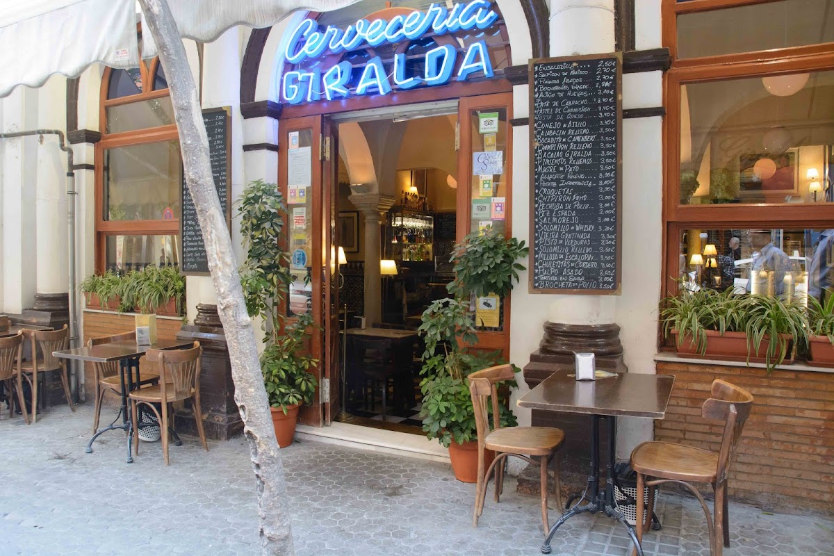 Cervecería Giralda Bar