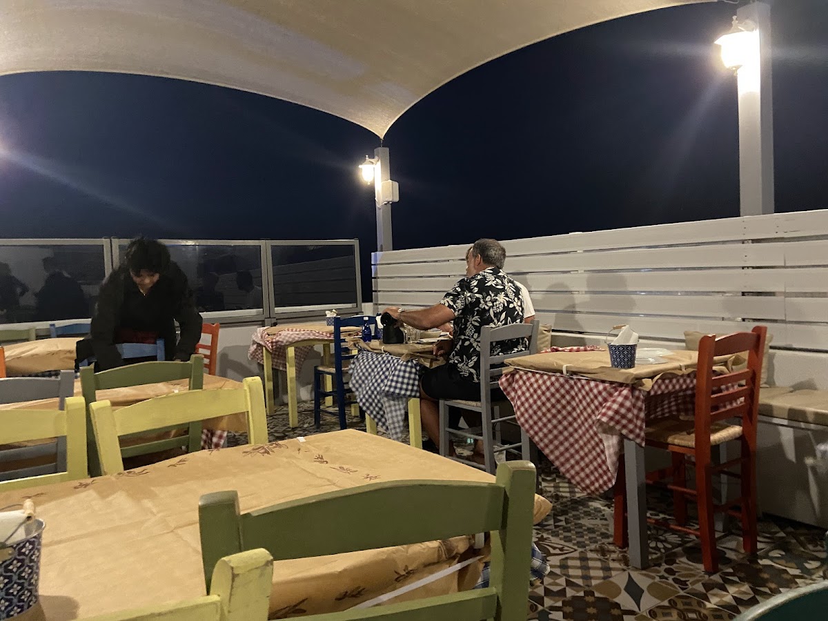 Elinikon Oia Restaurant