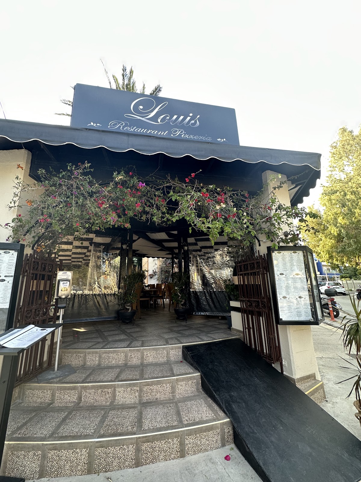 Louis Restaurant