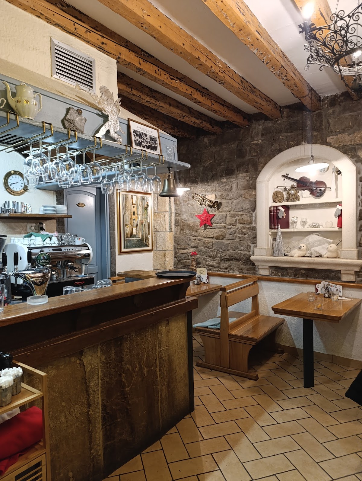 Okrepčevalnica "Cantina", Robi Tomšič s.p.