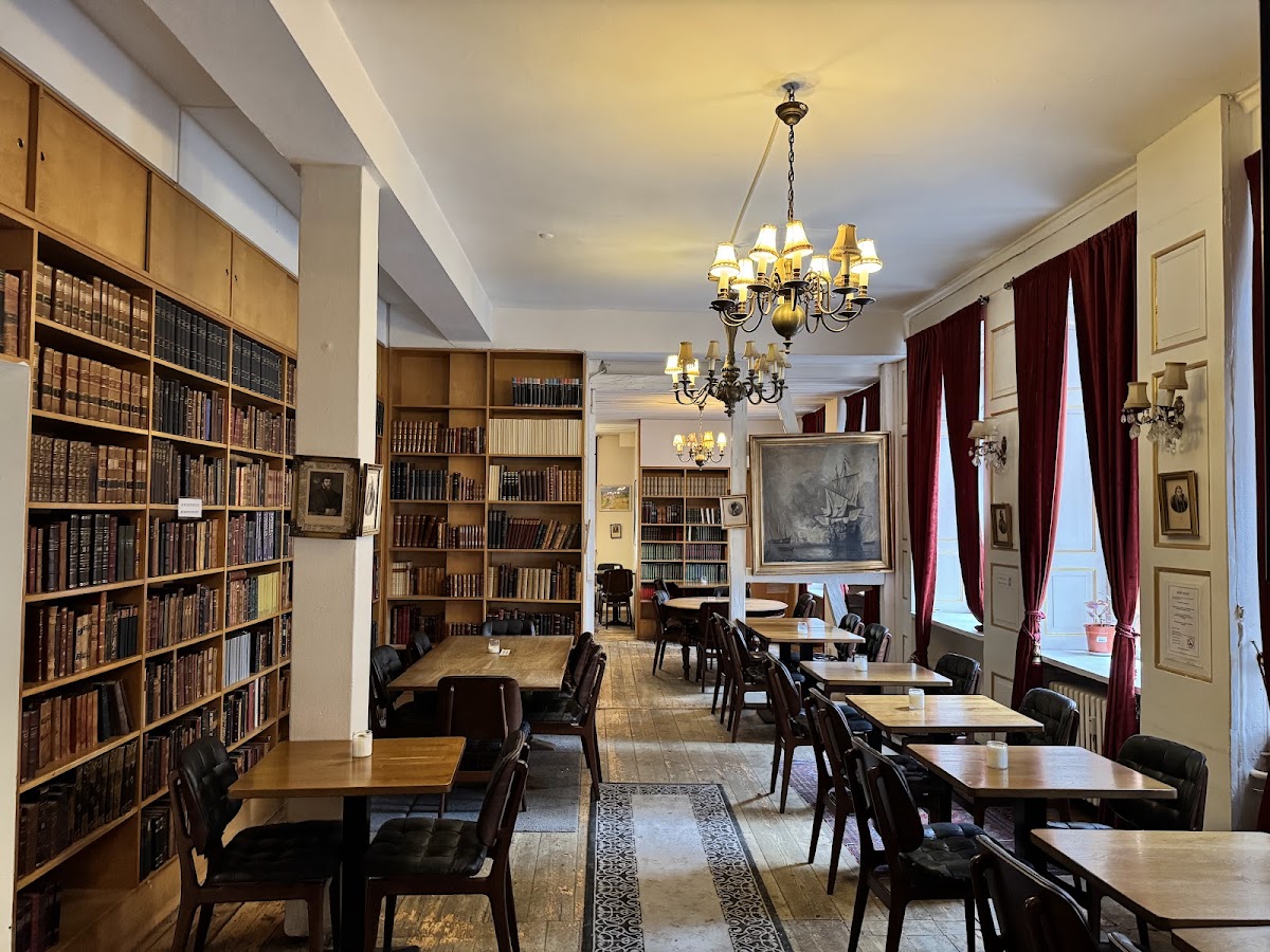 Paludan Bog & Café