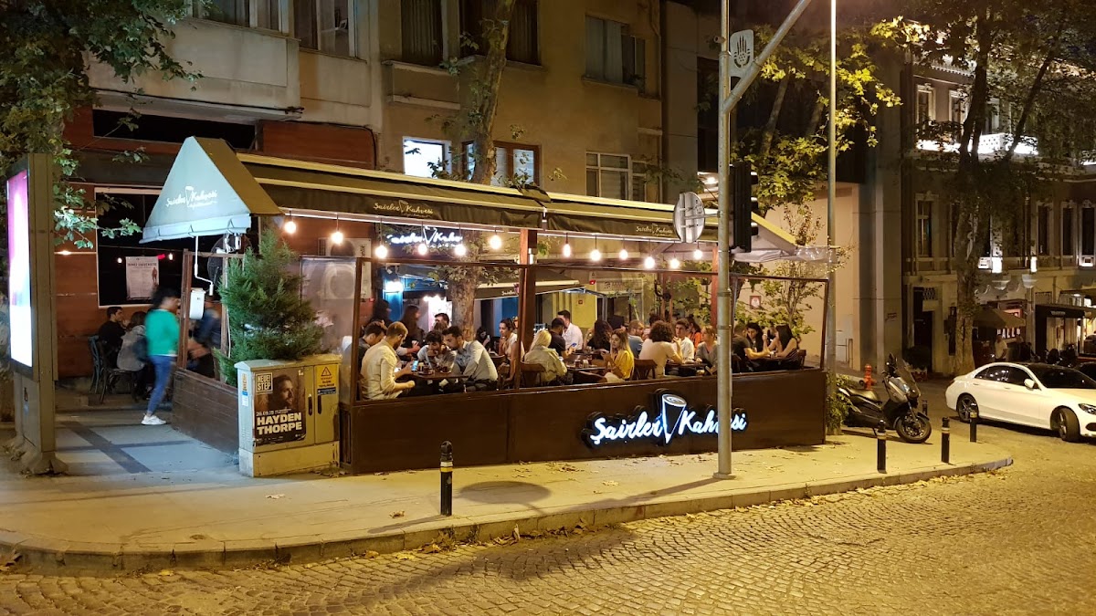 ŞAİRLER KAHVESİ AKARETLER