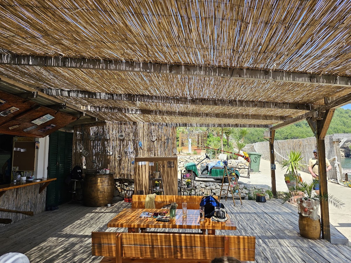 Sunj Beach Restaurant