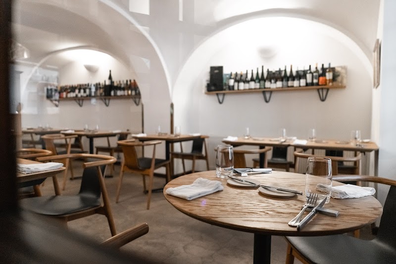 tāst restaurant