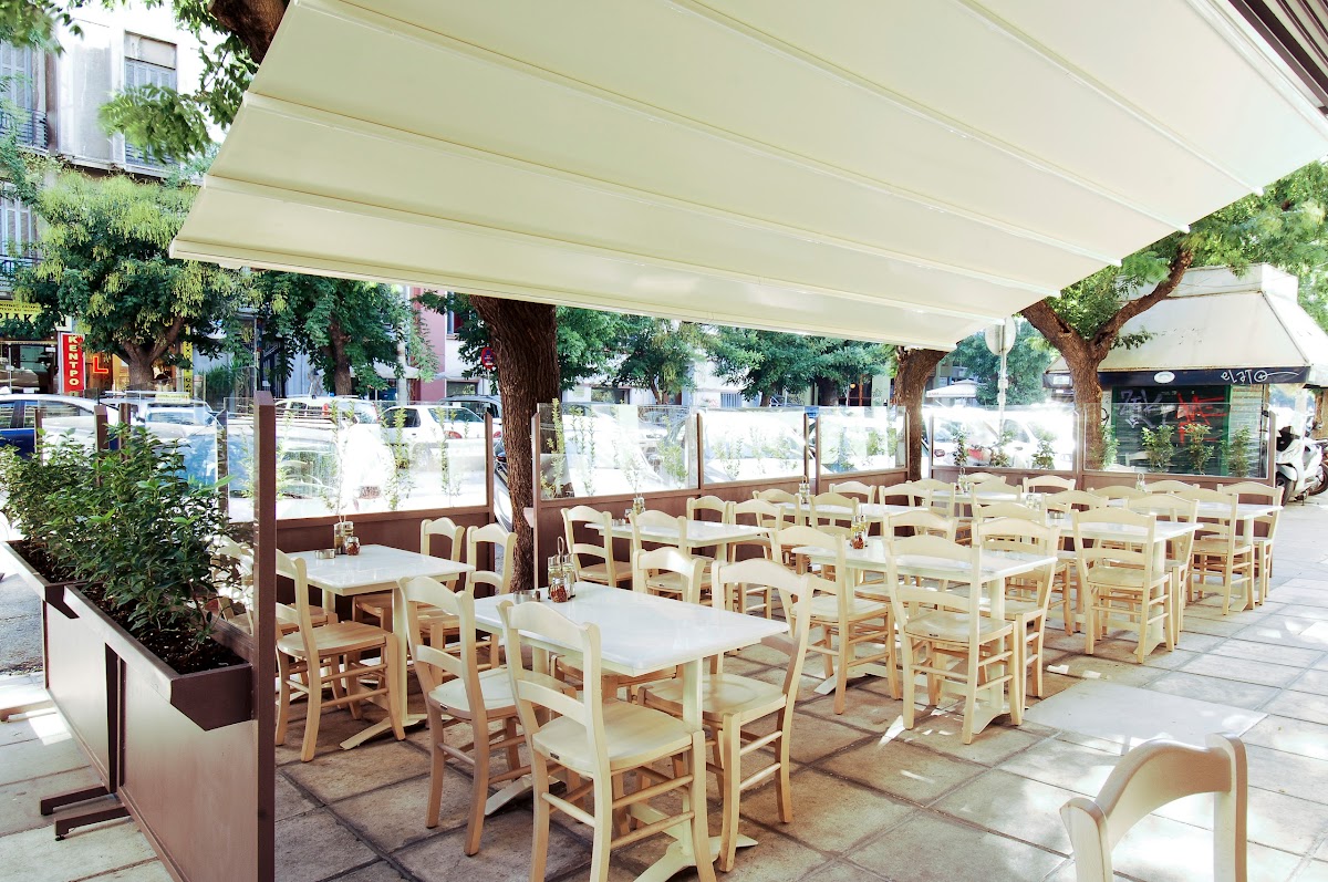 Tsarouchas Restaurant