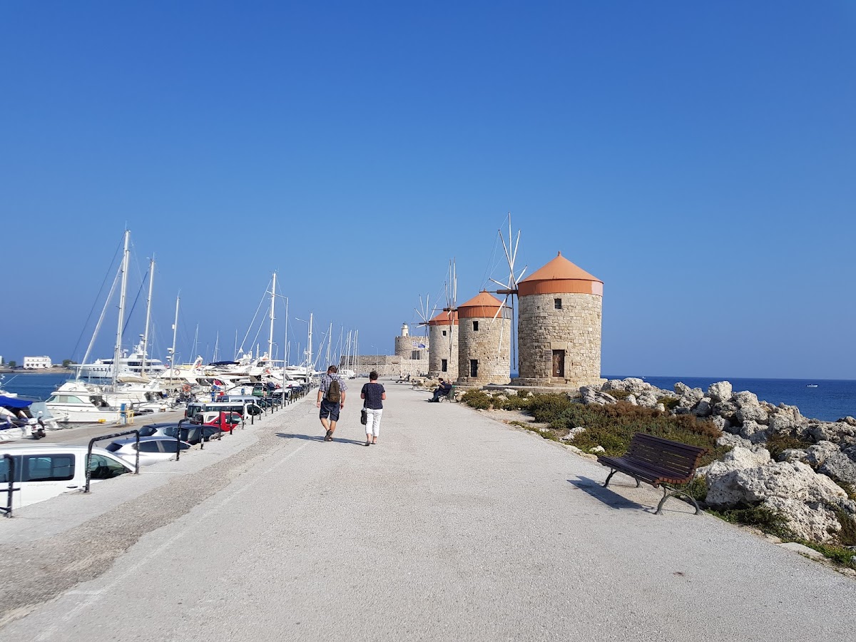 Rodos Grad — Mandraki luka